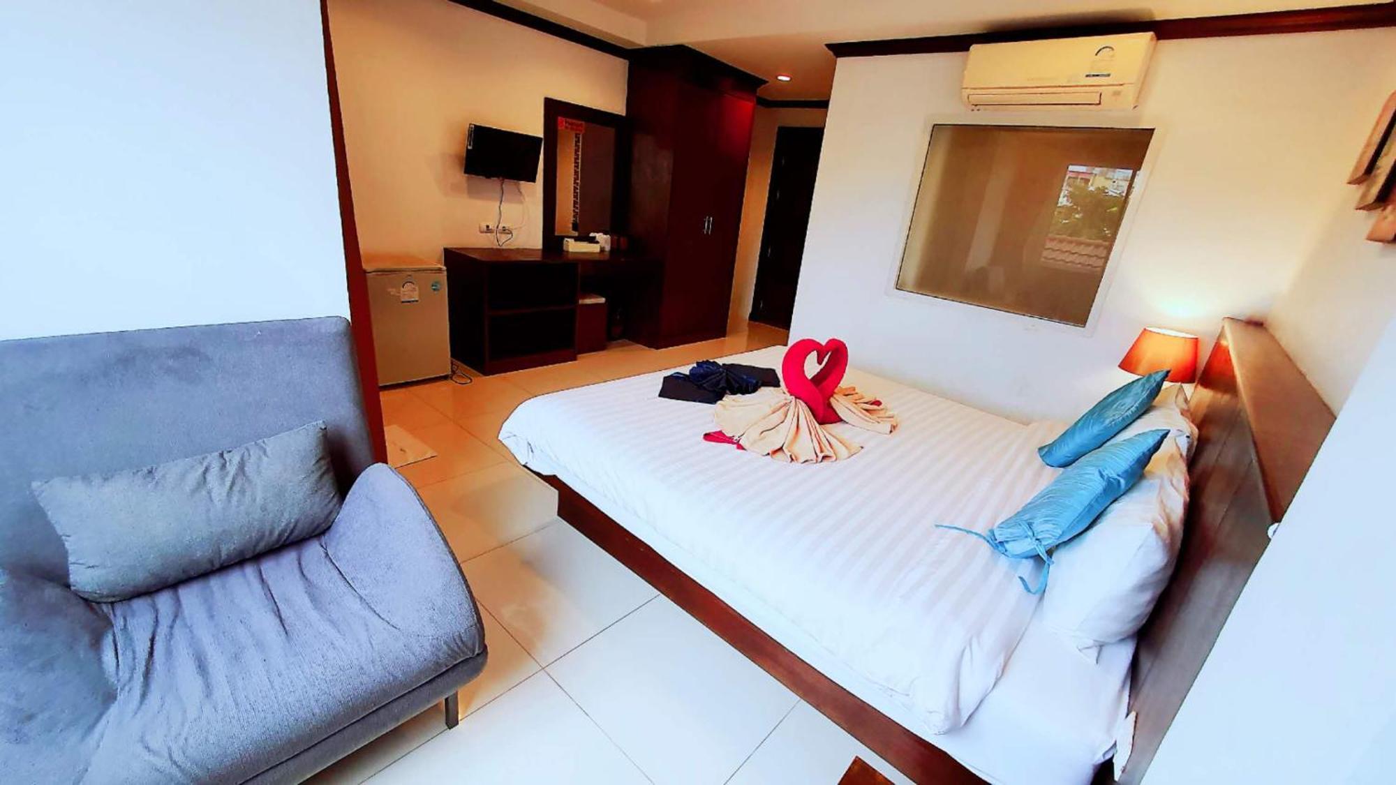 水果天堂旅馆 Hotel Patong Екстериор снимка
